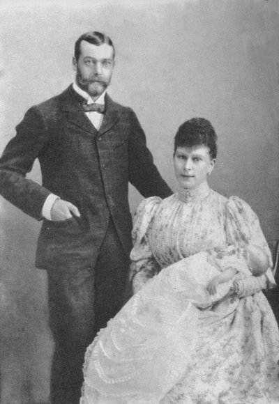 Hertigen och hertiginnan av York, med spädbarnet prins Edward, 1894 1936 av Unbekannt