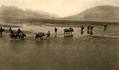Den första utsikten över Mount Everest, c1918-c1939. av Unbekannt