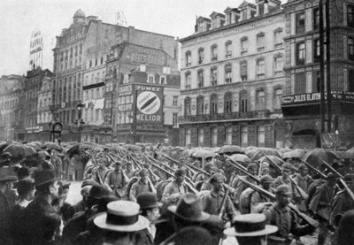 Den tyska armén marscherar genom Bryssel, första världskriget, c1914 1920 av Unbekannt