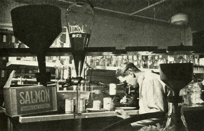 Den stora laxindustrin, c1948. av Unbekannt
