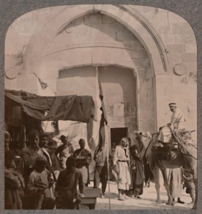 Jaffaporten stängdes och visar Needles Eye, Jerusalem, c1900 av Unbekannt