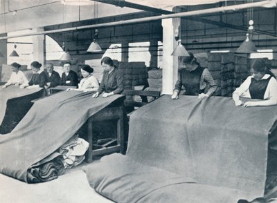 The Making of khaki: undersöker det färdiga tyget, c1914. av Unbekannt