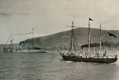 Nimrod Passing H.M.S. Kraftfull,...i Lyttelton Harbour, 1 januari 1908, 1909. av Unbekannt