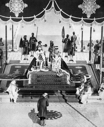 The Nizam of Hyderabad hyllar vid Delhi Durbar, 1911, 1935 av Unbekannt