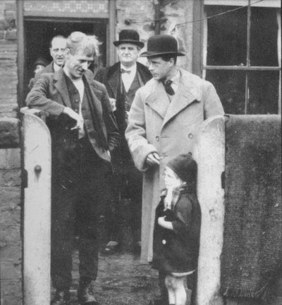 Prinsen av Wales besöker en gruvarbetarstuga i nordöstra England, 1929 1936 av Unbekannt
