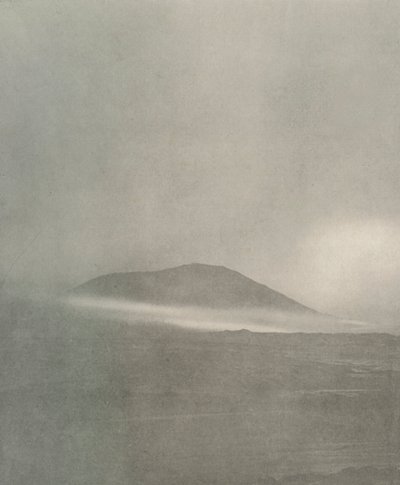 Början på en snöstorm...drift kommer runt Mount Erebus, c1908, 1909 av Unbekannt