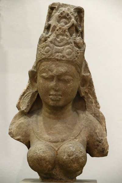 Victoria and Albert Museum. älva. 800-900. Pratihara period. sandsten. Centrala Indien (Madhya Pradesh). Storbritannien av Unbekannt