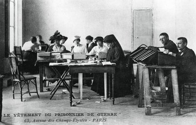 Krigsfångens kläder, Champs-Élysées, Paris, första världskriget, 1914-1918 av Unbekannt