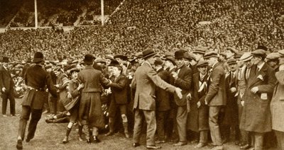 Den första FA-cupfinalen hålls på nya Wembley Stadium i London den 28 april 1923, 1935. av Unbekannt