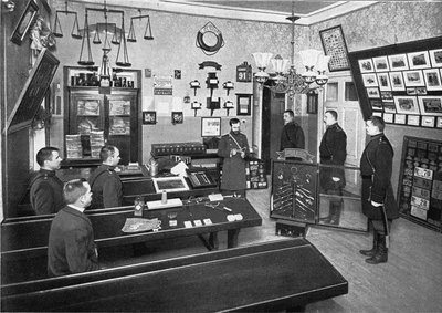 Polisen rekryterar i Sankt Petersburgs polisskola, 1903 av Unbekannt
