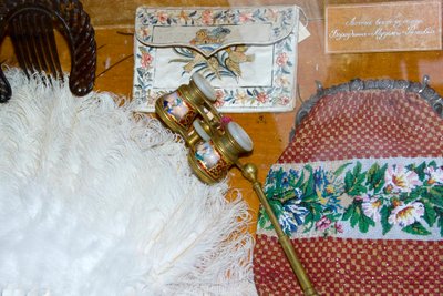 Teatertillbehör och kläder, 1800-talet av Unbekannt