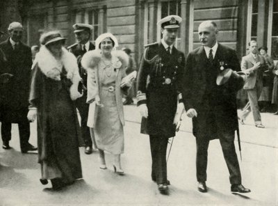 Deras majestäter i Edinburgh under jubileumsfirandet av kung George V 1935, 1937. av Unbekannt