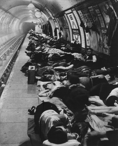 De som gick till härbärgen började en ny sorts nattliv, 11 november, 1940, 1942 av Unbekannt