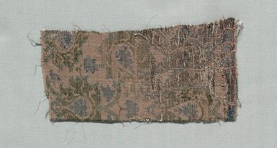 Tre fragment av italienskt gotiskt siden, 1350-1399. av Unbekannt