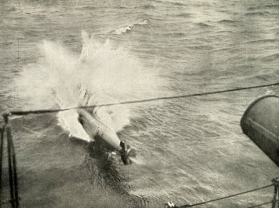 Torped in i vattnet, 1919. av Unbekannt