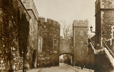 Tower of London...Bloody Tower...St. Thomas Tower och Wakefield Tower, c1910. av Unbekannt