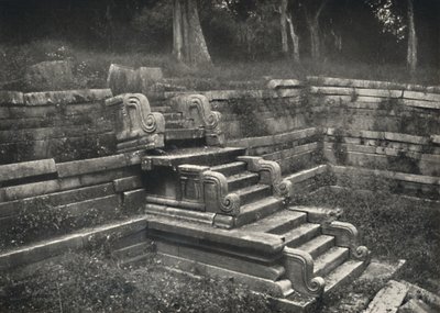 Trappor i en baddamm i tegel, Anuradhapura, 1926 av Unbekannt