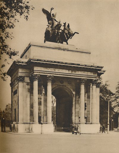 Triumfbågen flyttade från Hyde Park till Constitution Hill, c1935. av Unbekannt