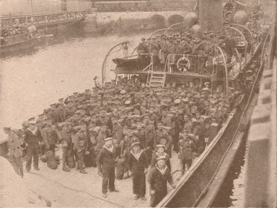 Trupper ombord på en kanaltransport, c1915 1928 av Unbekannt