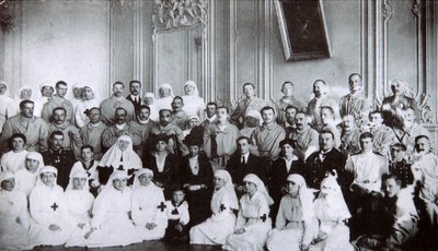 Tsarina Maria Feodorovna från Ryssland besöker ett sjukhus i Kiev, 1915 av Unbekannt