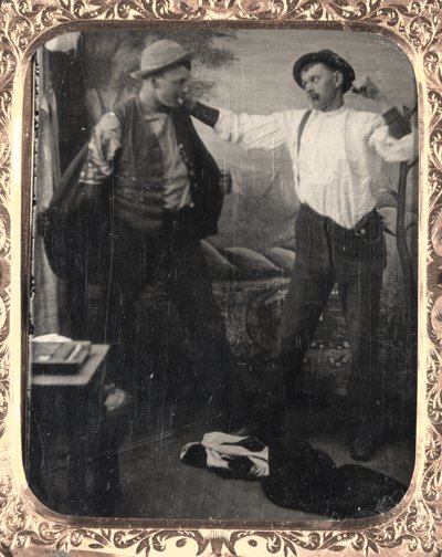 Två män som iscensätter ett slagsmål i en studio, ca. 1860. av Unbekannt