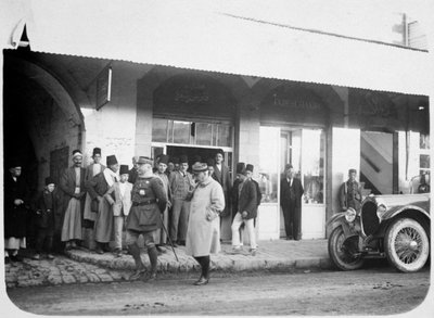 Två officerare från den franska främlingslegionen, Syrien, 1900-talet av Unbekannt