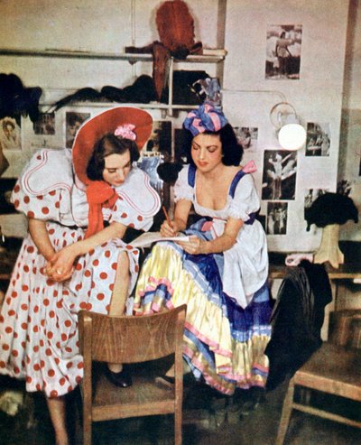 Två kvinnor från ljusoperan Like One Time i maj, av Walter Kollo, Berlin, 1943 av Unbekannt