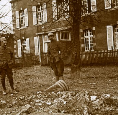 Oexploderat 380-skal, Verdun, norra Frankrike, c1914-c1918 av Unbekannt
