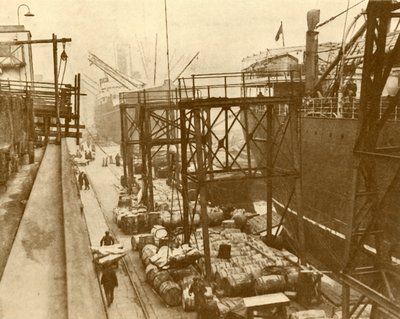 Lossar matskepp vid Royal Albert Docks, London, c1930. av Unbekannt