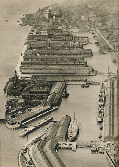 Fartyg seglar från Liverpool till hamnar över hela världen, från floden Mersey, 1936 av Unbekannt