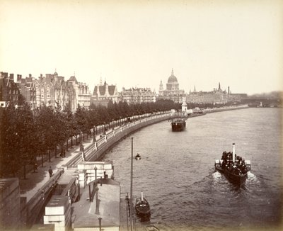 Victoria Embankment, som visar Temple Gardens och St Pauls Cathedral, London, 1887 av Unbekannt