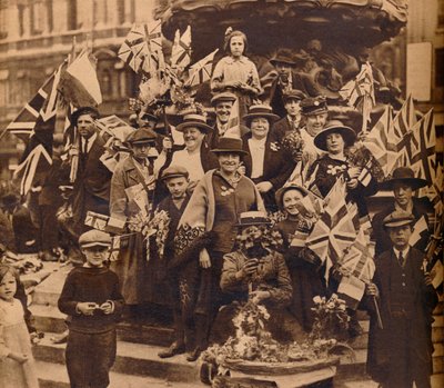 Segerfirande under Eros, Piccadilly, London, 1918, 1938 av Unbekannt