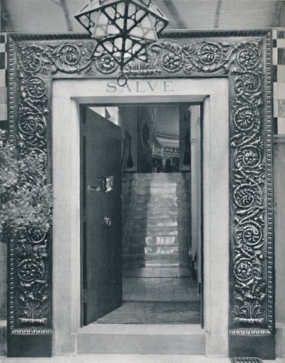 Utsikt in i Sir L. Alma-Tademas studio genom entrédörren, sent 1800-tal. av Unbekannt
