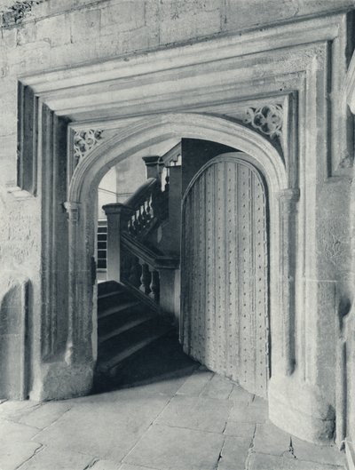 Waynfletes norra dörr, med 1600-talstrappan till Upper School och Antechapel, 1926 av Unbekannt