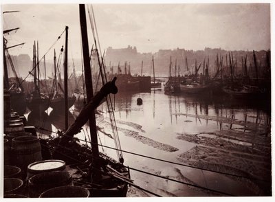Whitby Harbour vid lågvatten, c 1905 av Unbekannt