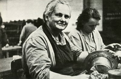 Kvinnliga flygplansunderhålls- och reparationsarbetare, södra Wales, andra världskriget, c1939-c1944 1946. av Unbekannt