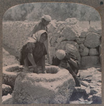 Kvinnor som drar vatten vid Magi-fontänen, på vägen till Betlehem, c1900 av Unbekannt