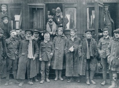 Sårade engelska trupper på väg till ett bassjukhus, c1914 av Unbekannt