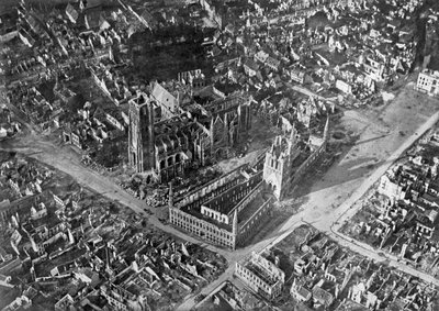 Ypres efter tyskt bombardement, första världskriget, 1914-1918, c1920 av Unbekannt