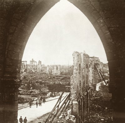 Ypres i ruiner, Flandern, Belgien, c1914-c1918 av Unbekannt