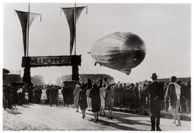 Zeppelin LZ 127 Graf Zeppelin landar vid Friedrichshafen, Tyskland, 1933 av Unbekannt
