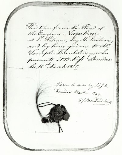 Hår klippt från kejsar Napoleons huvud av Giovanni Natale Santini och gett av honom till William Temple Franklin, 1816 (hår) av Unbekannt Unbekannt