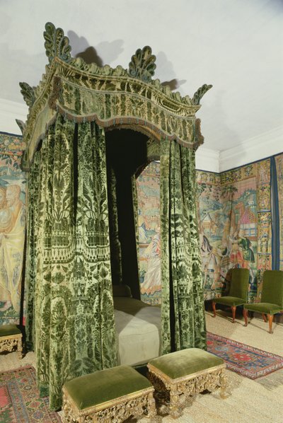 Interiör av Hardwick Hall, Derbyshire, som visar den gröna sängkammaren med originalmöbler och hängningar från 1500-talet (H8044) av Unbekannt Unbekannt