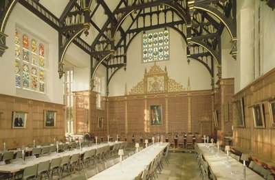 Interiörvy av matsalen som visar hammarbjälketak, Trinity College, Cambridge av Unbekannt Unbekannt