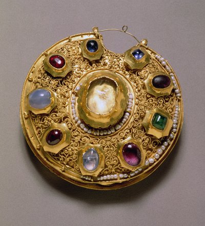 Koltmedaljong, guldsatt med pärlor och juveler, cloisonne, emalj, filigran och granuleringsdekor, Ryazan, 1100-tal av Unbekannt Unbekannt