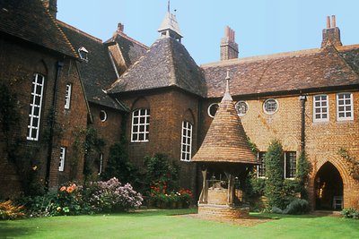 Utsikt över The Red House, Bexleyheath, designad av William Morris (1834-96) med Philip Webb som arkitekt, färdigställd 1859 av Unbekannt Unbekannt