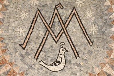 Bebådelsens basilika, bokstaven M symbol för Jungfru Maria., Nasaret, Israel av Unbekannt