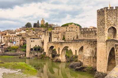 Besalu, Girona-provinsen, Katalonien, Spanien., 2018 (foto) av Unbekannter Künstler