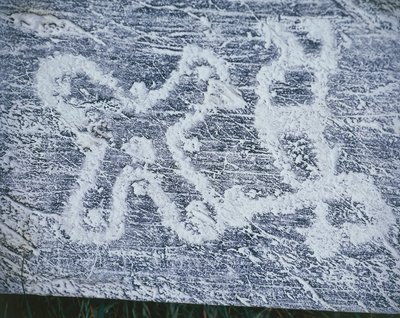 Camunian ros, kopia av bergstick i Valcamonica Valley, kolteckning, frottageteknik av Benjamin Baud