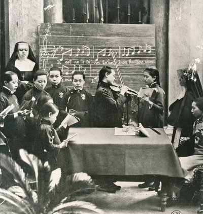 Carol övar i en fransk mission i Kina, tidigt 1900-tal (s/v foto) av Unbekannt